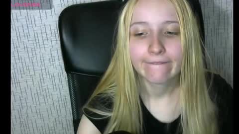 Snapshot of amanda_sherr chatting on 12.21.24 Amanda online show from 12.21.24
