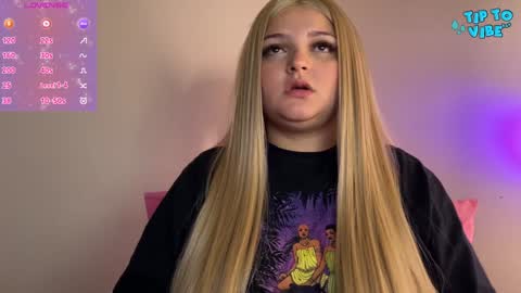 Snapshot of amandhaaa chatting on 12.18.24 Amandha online show from 12.18.24