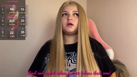 Snapshot of amandhaaa chatting on 12.28.24 Amandha online show from 12.28.24