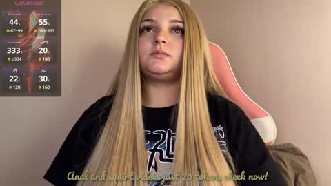 Snapshot of amandhaaa chatting on 12.29.24 Amandha online show from 12.29.24