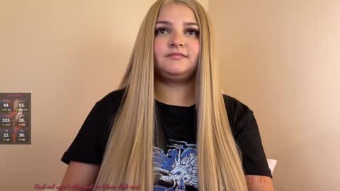 Snapshot of amandhaaa chatting on 12.30.24 Amandha online show from 12.30.24