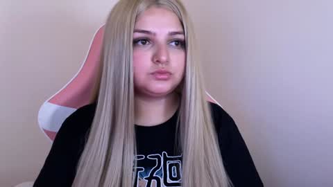 Snapshot of amandhaaa chatting on 02.05.25 Amandha online show from 02.05.25