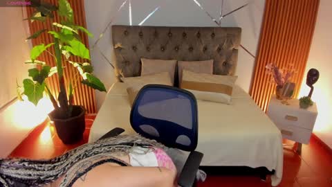 Snapshot of amapolaaa chatting on 12.18.24 Amapola online show from 12.18.24