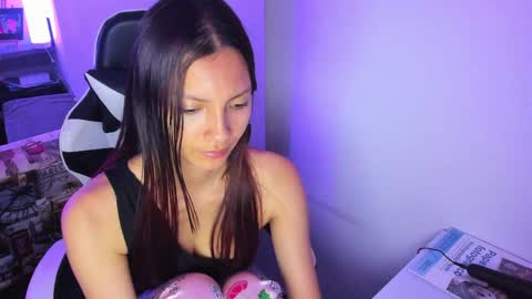 Snapshot of amara_22_ chatting on 05.14.26 Liz online show from 05.14.26