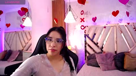 Snapshot of amara_davis1 chatting on 04.28.26 amara_davis1 online show from 04.28.26