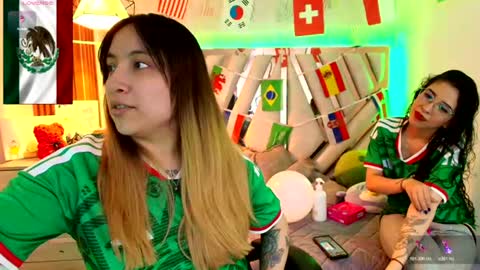 Snapshot of amara_davis1 chatting on 06.19.26 amara_davis1 online show from 06.19.26