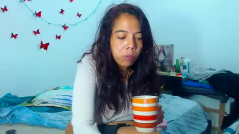 Amara Julia online show from 12.31.24