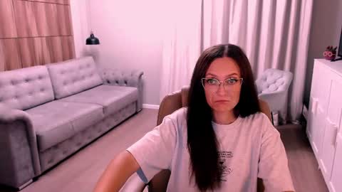 Snapshot of amazingeyes89 chatting on 07.27.26 Izza online show from 07.27.26