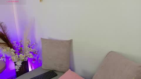 Snapshot of ambar_carterr chatting on 11.25.25 Ambar online show from 11.25.25