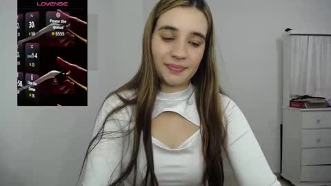 Snapshot of ambar_lynn chatting on 10.13.25 mbar online show from 10.13.25