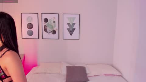 ambarevans_ online show from 10.28.25