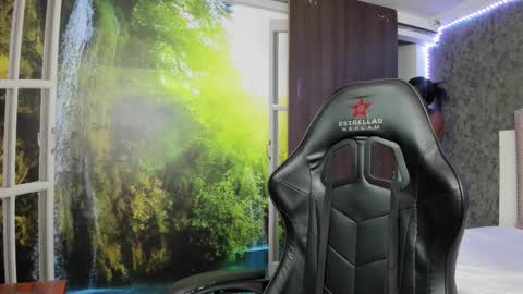 ambargil__ online show from 10.17.25