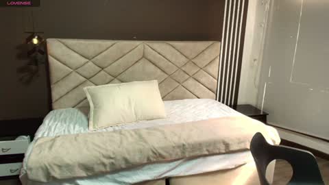 Ambar Ross online show from 01.11.25