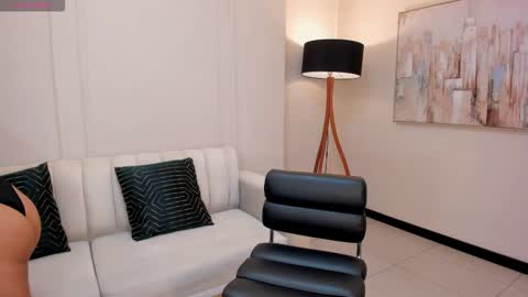 Snapshot of ambarowens chatting on 12.04.25 ambarowens online show from 12.04.25