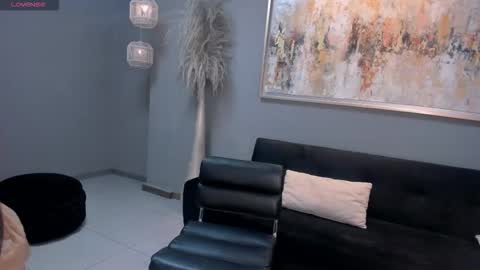 Snapshot of ambarowens chatting on 12.17.25 ambarowens online show from 12.17.25