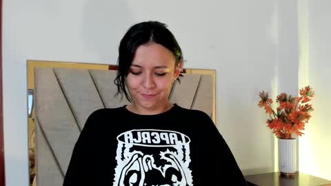 Snapshot of amber__davis chatting on 12.21.24 Amber Davis online show from 12.21.24
