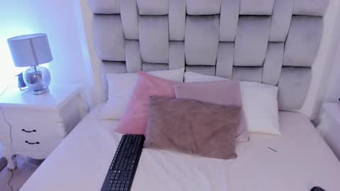 amber  ferrera online show from 03.25.26