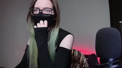 Snapshot of amber_candyfloss chatting on 12.15.24 Amber non-nude model online show from 12.15.24