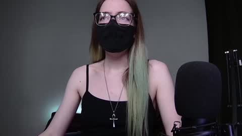 Snapshot of amber_candyfloss chatting on 12.18.24 Amber non-nude model online show from 12.18.24