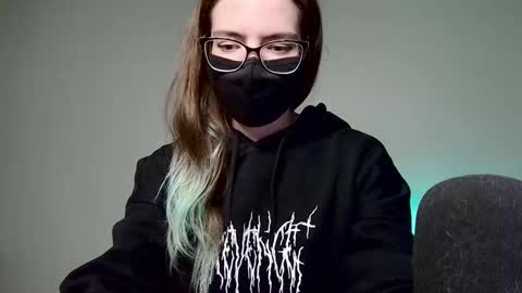 Snapshot of amber_candyfloss chatting on 09.30.25 Amber non-nude model online show from 09.30.25