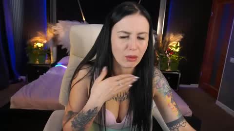 Snapshot of amberdismond chatting on 05.27.26 Anna online show from 05.27.26