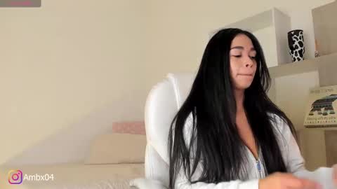 Snapshot of ambermiller04 chatting on 11.06.25 Amber online show from 11.06.25