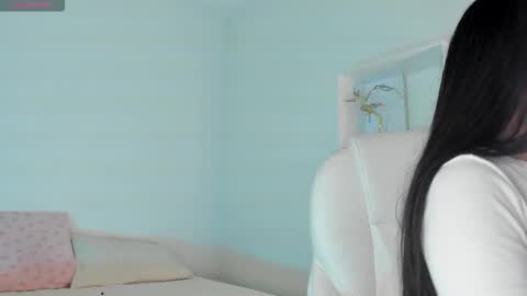 Snapshot of ambermiller04 chatting on 11.20.25 Amber online show from 11.20.25