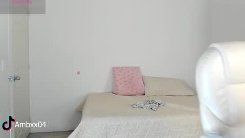 Snapshot of ambermiller04 chatting on 11.22.25 Amber online show from 11.22.25