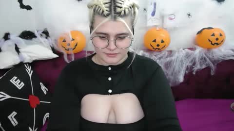 Amber online show from 10.21.25