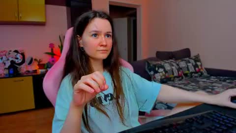 Snapshot of ameli_moon chatting on 06.13.26 Eileen online show from 06.13.26