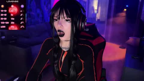 Amelia Aley  online show from 11.02.25