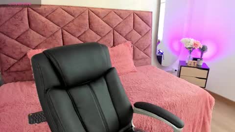 Snapshot of amelia_fry chatting on 09.23.25 amelia_fry online show from 09.23.25