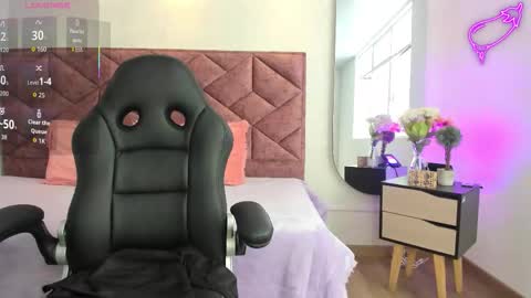 Snapshot of amelia_fry chatting on 09.30.25 amelia_fry online show from 09.30.25