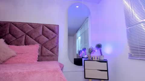 Snapshot of amelia_fry chatting on 10.15.25 amelia_fry online show from 10.15.25