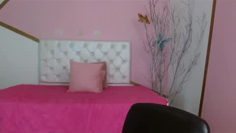 Snapshot of amelia_lovel chatting on 02.24.25 amelia online show from 02.24.25