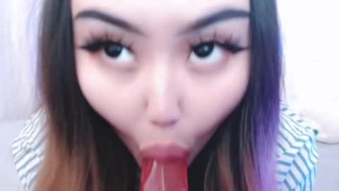 Snapshot of amelia_sunlight chatting on 05.19.26 Amelia online show from 05.19.26