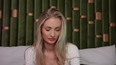 Snapshot of ameliaangell chatting on 12.29.24 Amelia online show from 12.29.24