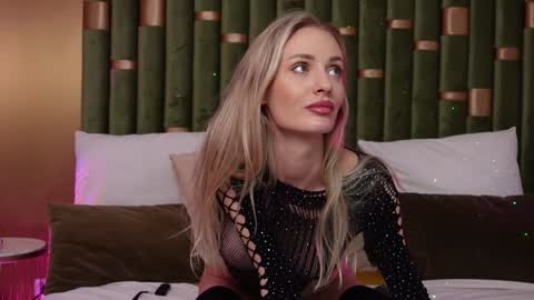 Snapshot of ameliaangell chatting on 12.30.24 Amelia online show from 12.30.24