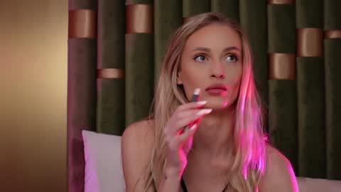 Snapshot of ameliaangell chatting on 01.16.25 Amelia online show from 01.16.25