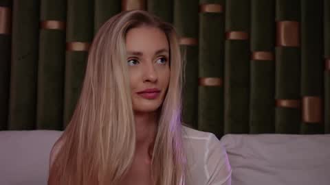 Snapshot of ameliaangell chatting on 02.05.25 Amelia online show from 02.05.25