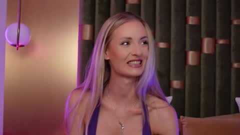 Snapshot of ameliaangell chatting on 09.09.25 Amelia online show from 09.09.25