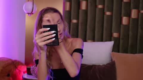 Snapshot of ameliaangell chatting on 09.24.25 Amelia online show from 09.24.25