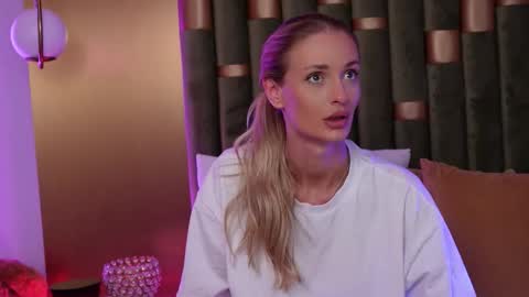 Snapshot of ameliaangell chatting on 10.01.25 Amelia online show from 10.01.25