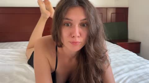 Snapshot of ameliahenderson chatting on 06.19.26 Ameli online show from 06.19.26