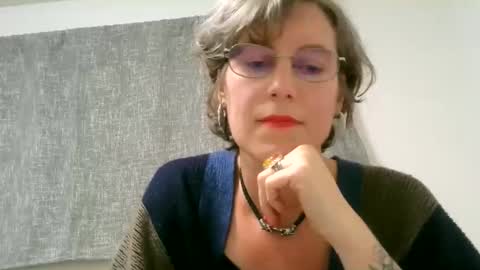 Ameliaishka online show from 10.17.25