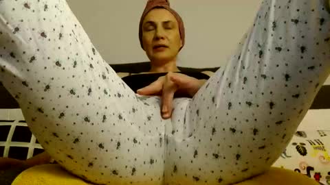 AME  or  Amelia online show from 10.13.25