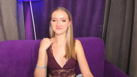 Snapshot of ameliawise chatting on 12.15.24 ameliawise online show from 12.15.24