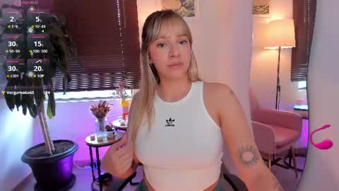 Snapshot of ameliegraham chatting on 06.17.26 Amelie Graham online show from 06.17.26