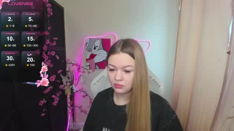Snapshot of ameliepeach chatting on 04.07.26 Amelie online show from 04.07.26
