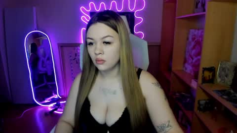 Snapshot of ameliepeach chatting on 04.12.26 Amelie online show from 04.12.26